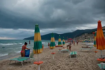 Temporale estivo in spiaggia: cosa fare prima che arrivi davvero